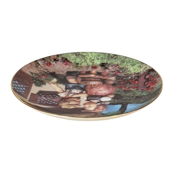 M.J. Hummel "Squeaky Clean" Limited Edition Collector Plate - Picture 4 of 10
